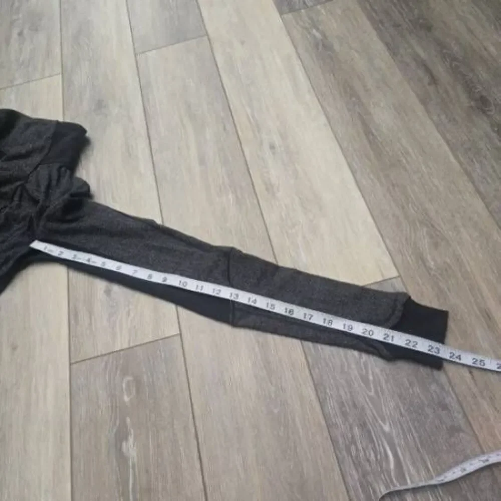 Lululemon Base Runner 1/2 Zip heathered gray black size 2